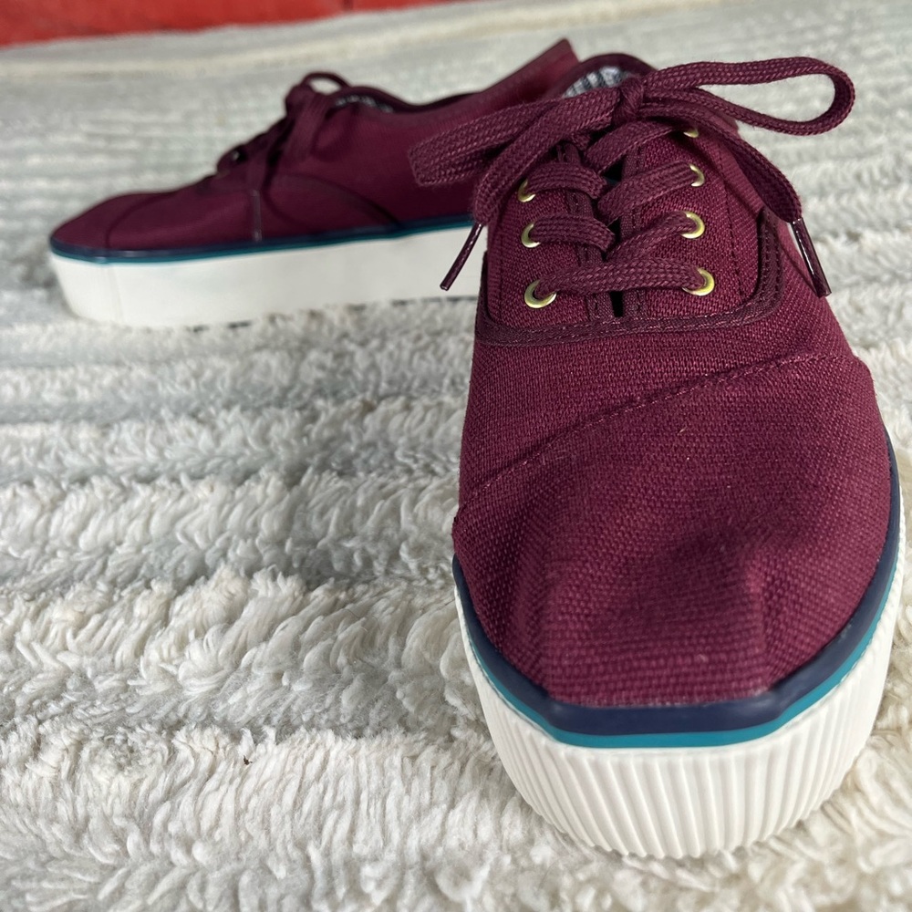 Tom’s Cordones Boardwalk Platform Tennis Shoe Burgandy Size 9 NEW